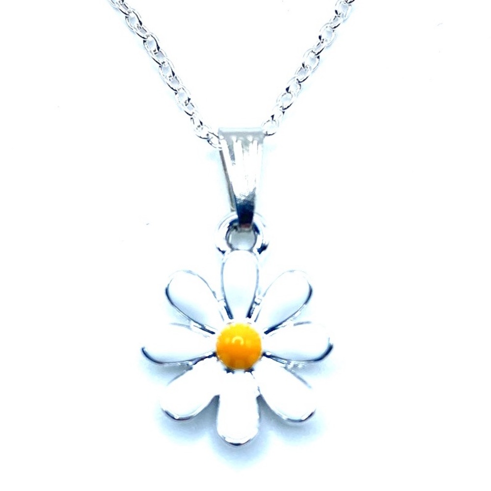 Daisy Pendant Necklace - Picture 4 of 8